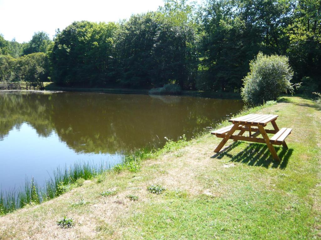 Lakeside Bed And Breakfast Payzac  Εξωτερικό φωτογραφία
